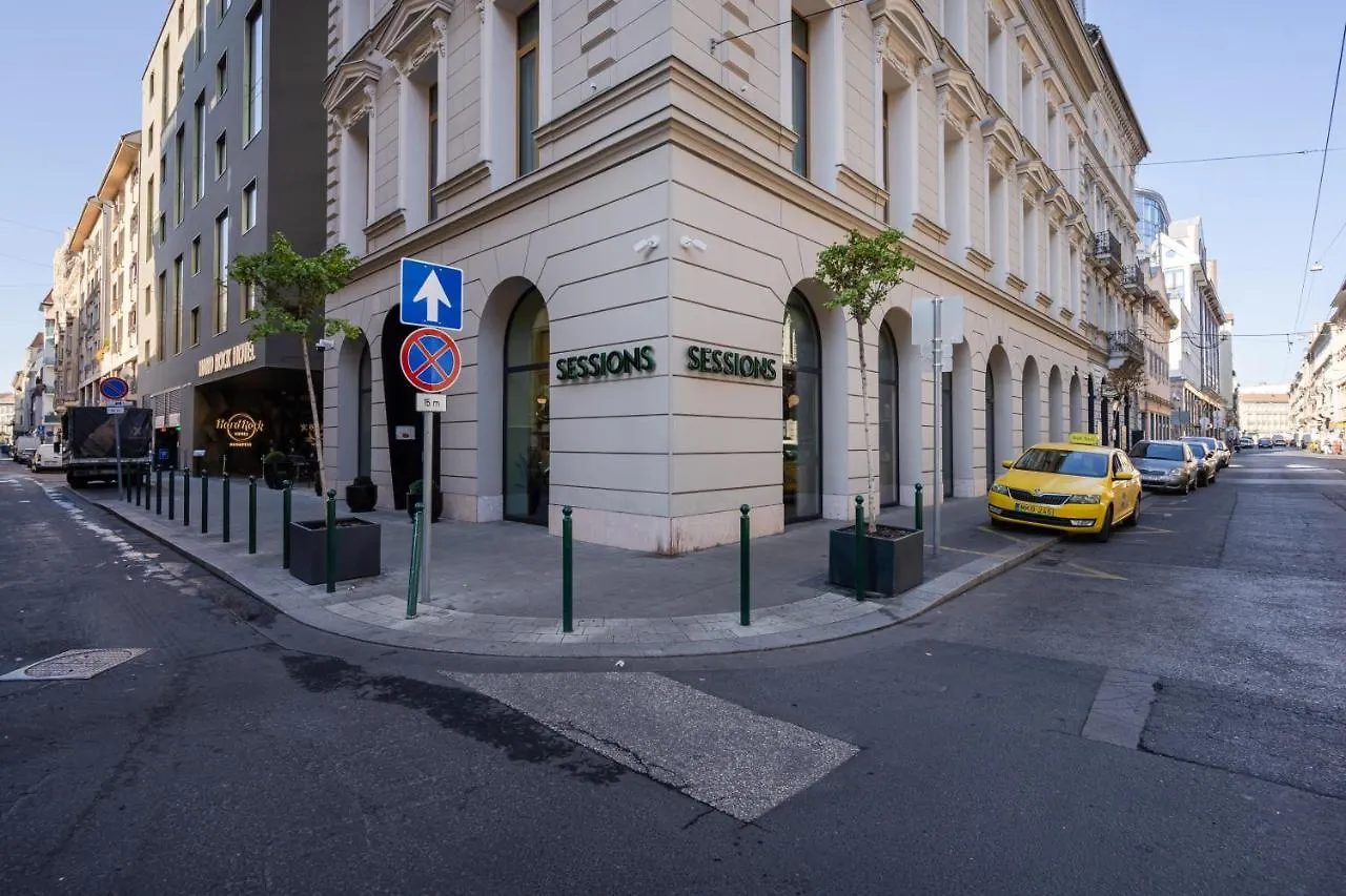 Premium Art Deco Apartment At Broadway // 4Bdr & 3Br Budapest