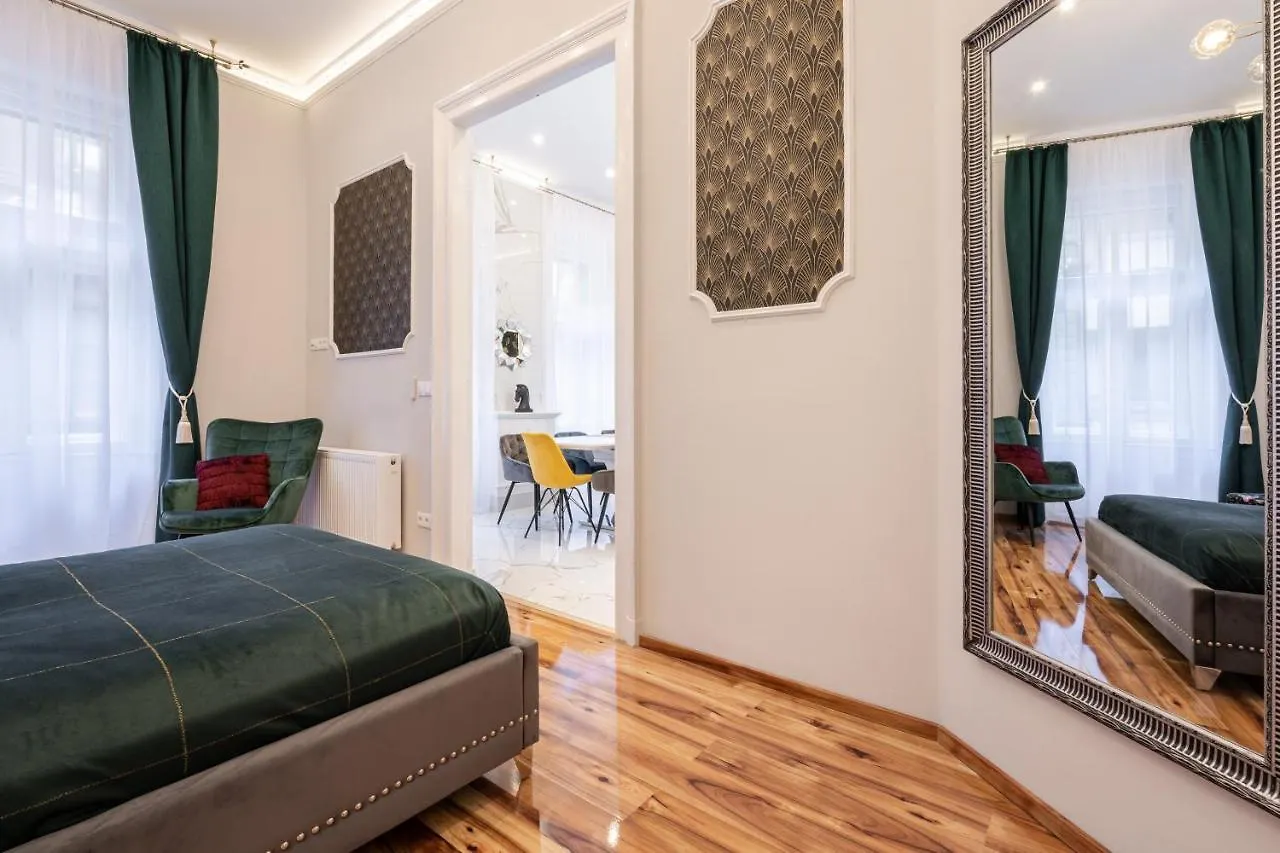 Premium Art Deco Apartment At Broadway // 4Bdr & 3Br Budapest