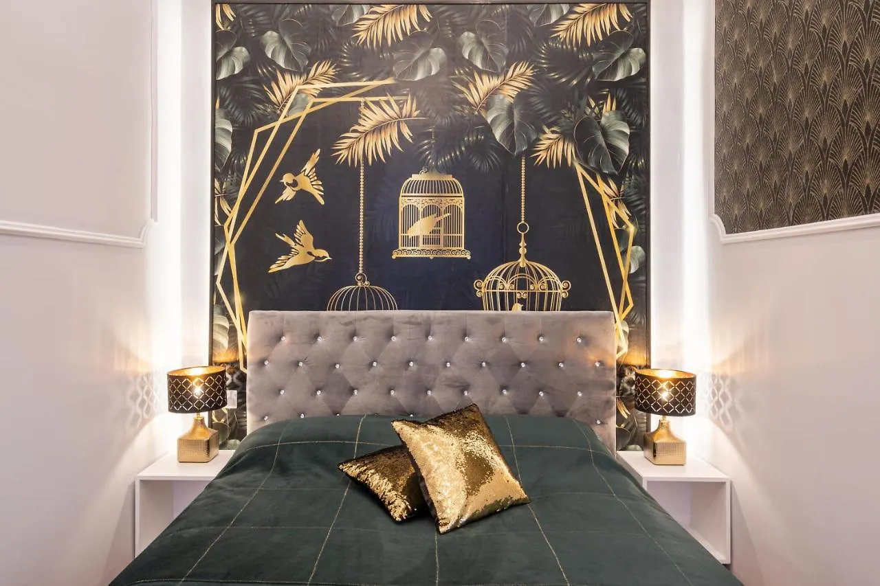 Premium Art Deco Apartment At Broadway // 4Bdr & 3Br Budapest