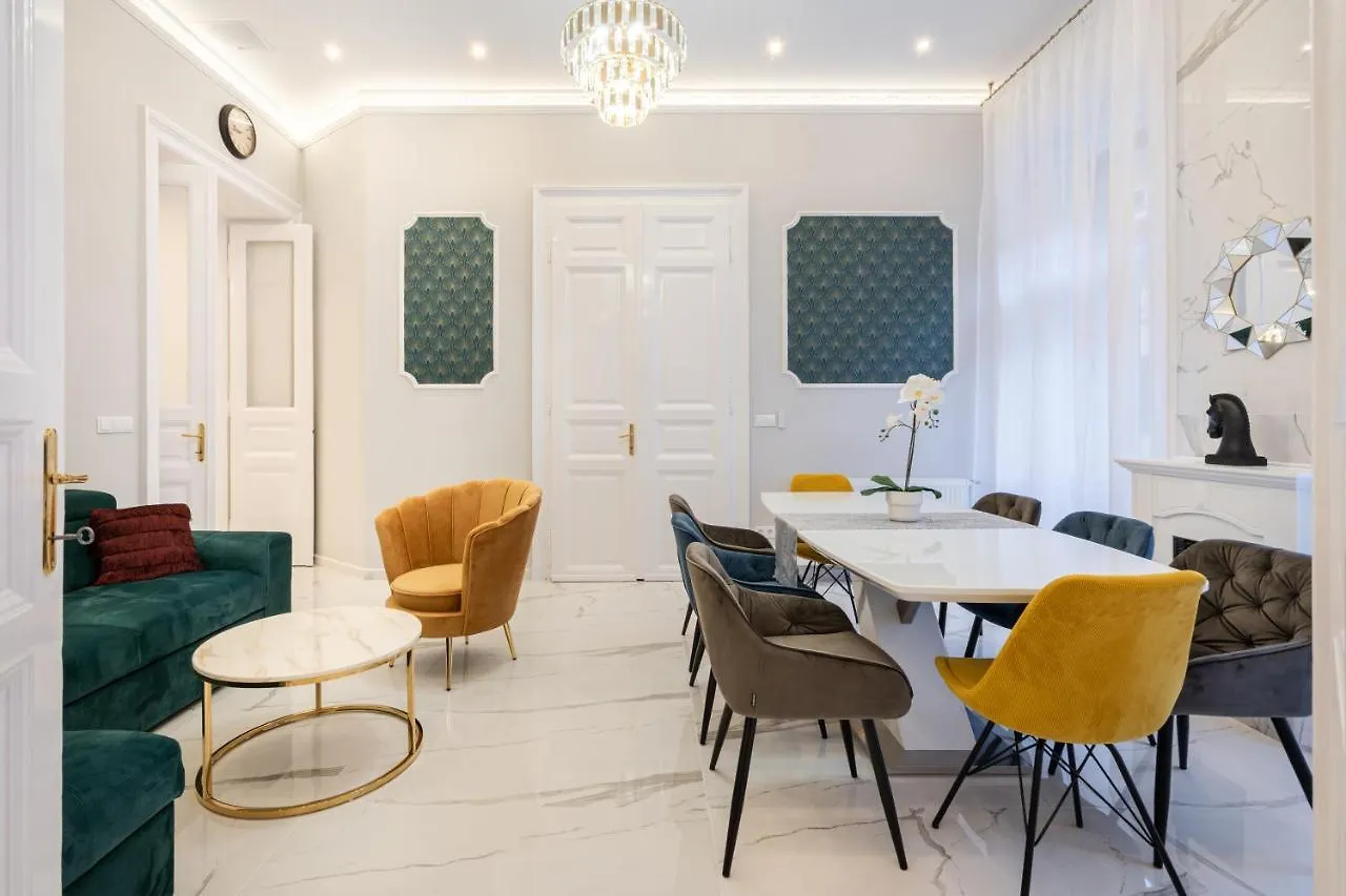 Premium Art Deco Apartment At Broadway // 4Bdr & 3Br Budapest