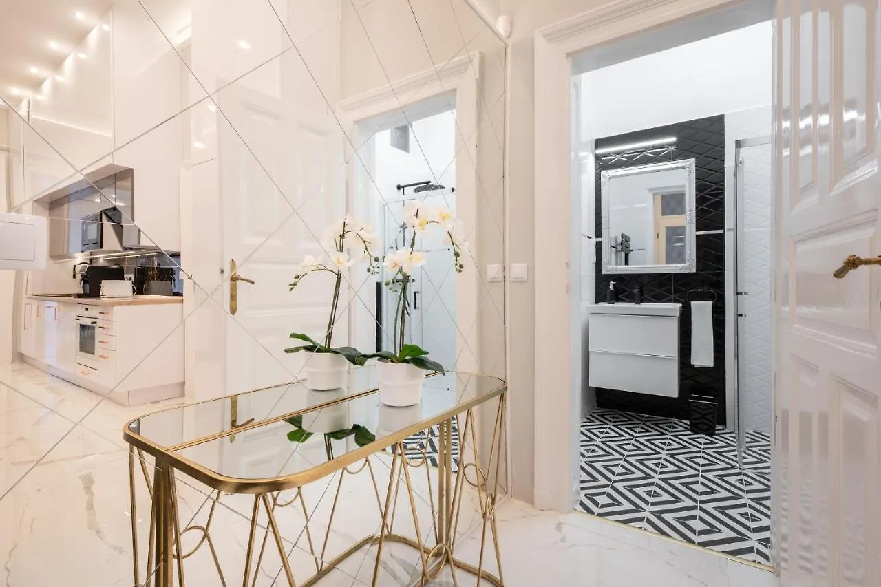 Premium Art Deco Apartment At Broadway // 4Bdr & 3Br Budapest