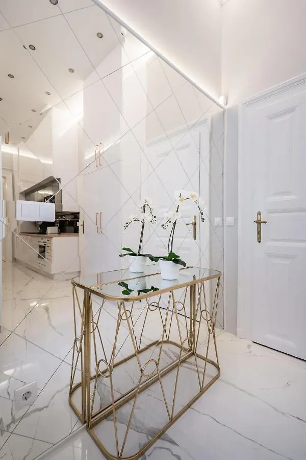 Premium Art Deco Apartment At Broadway // 4Bdr & 3Br Budapest