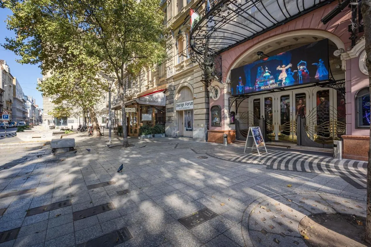 Premium Art Deco Apartment At Broadway // 4Bdr & 3Br Budapest 0*,