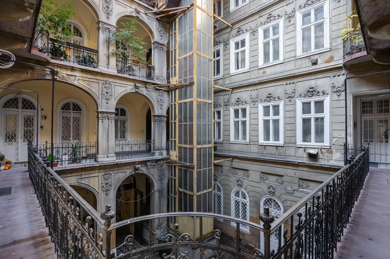 Premium Art Deco Apartment At Broadway // 4Bdr & 3Br Budapest